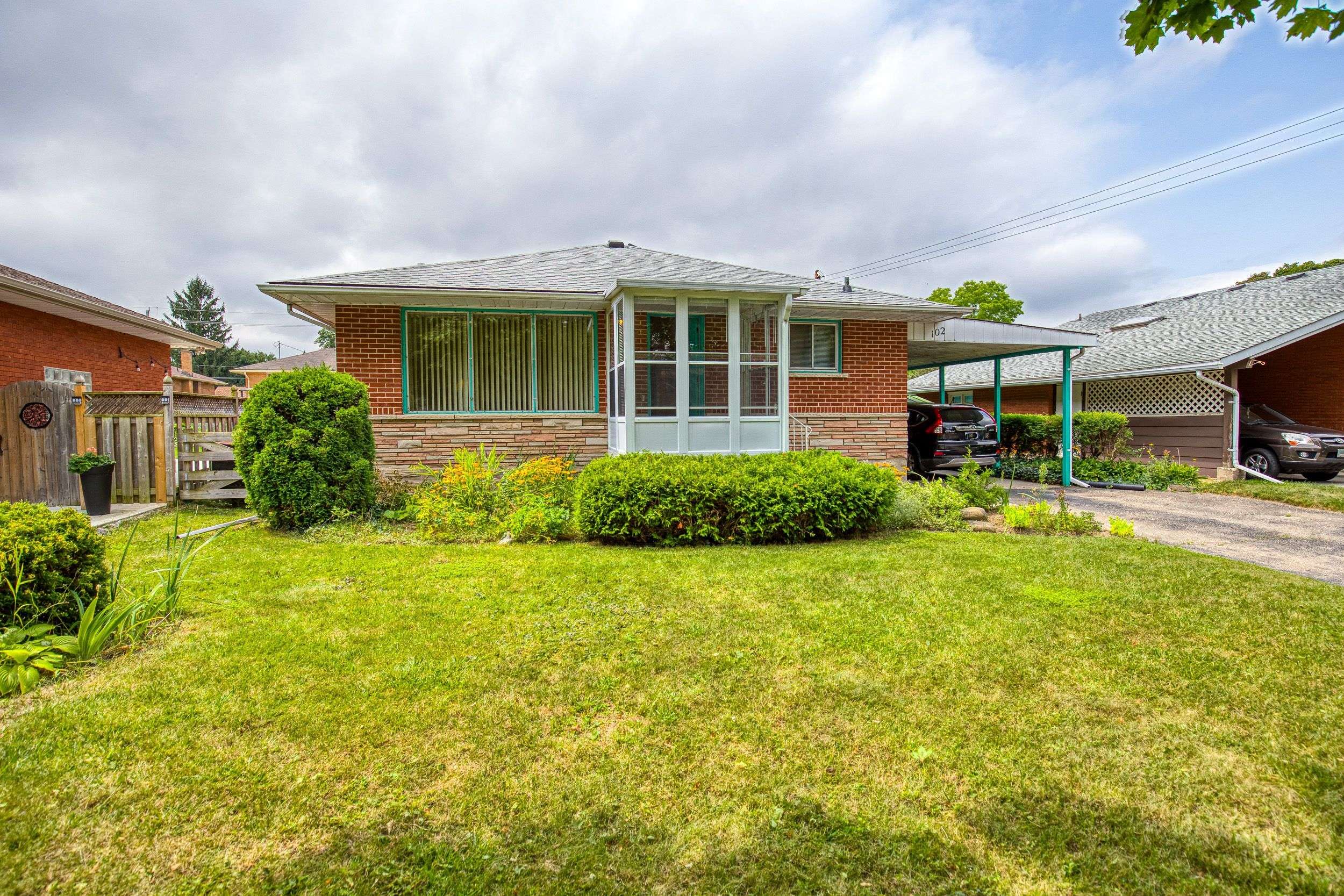 Kitchener, ON N2C 1M5,102 Massey AVE