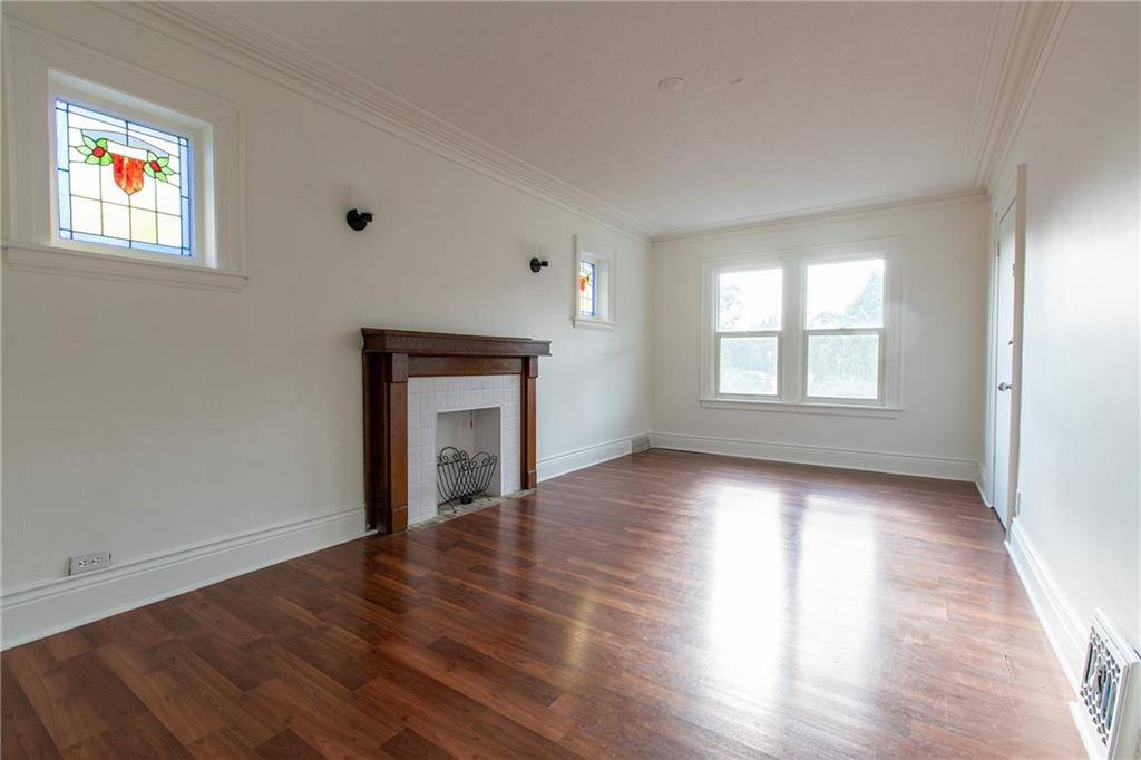 Hamilton, ON L8K 2K7,49 PROVINCE Street S #1