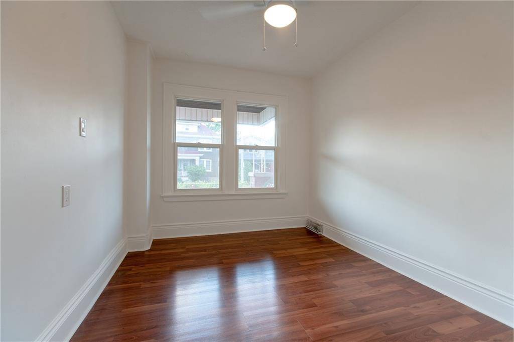 Hamilton, ON L8K 2K7,49 PROVINCE Street S #1