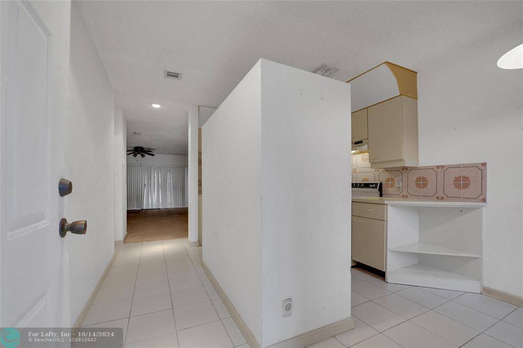 Coral Springs, FL 33071,9528 SW 1st PL  #10-B