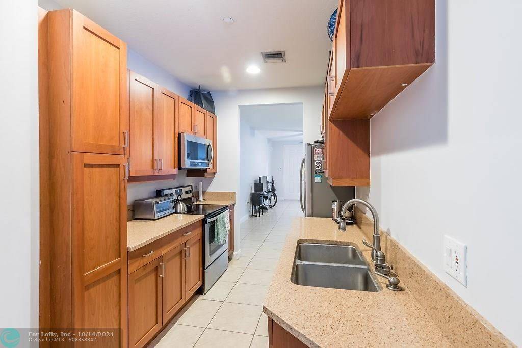 Fort Lauderdale, FL 33312,414 SW 14 AVENUE  #414