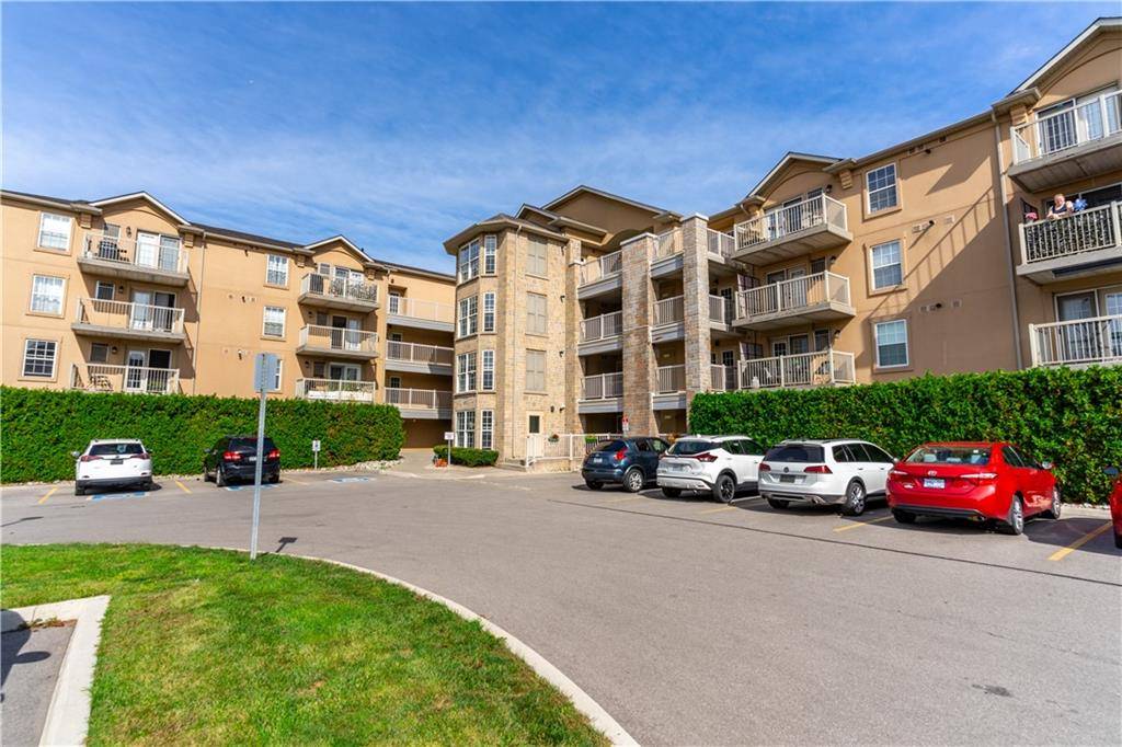 1480 BISHOPS Gate #213, Oakville, ON L6M 4N4
