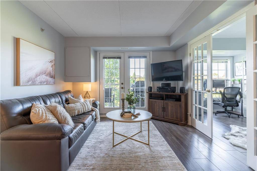 1480 BISHOPS Gate #213, Oakville, ON L6M 4N4