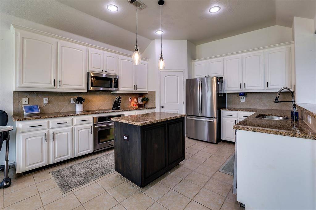 Burleson, TX 76028,1204 Lantana Lane