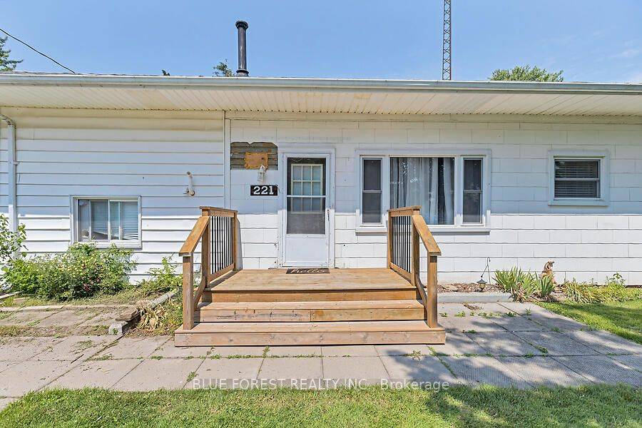 Dutton/dunwich, ON N0L 1J0,221 Nancy ST E