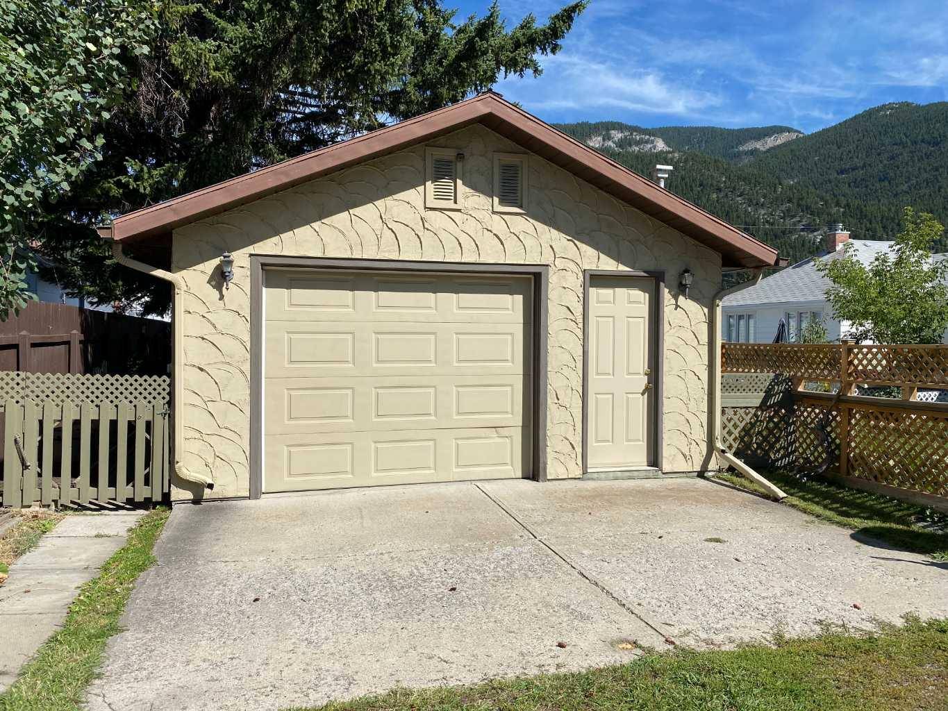 Blairmore, AB T0K 0E0,13322 18 AVE