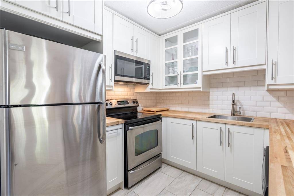 Burlington, ON L7M 4M1,4003 KILMER Drive #303