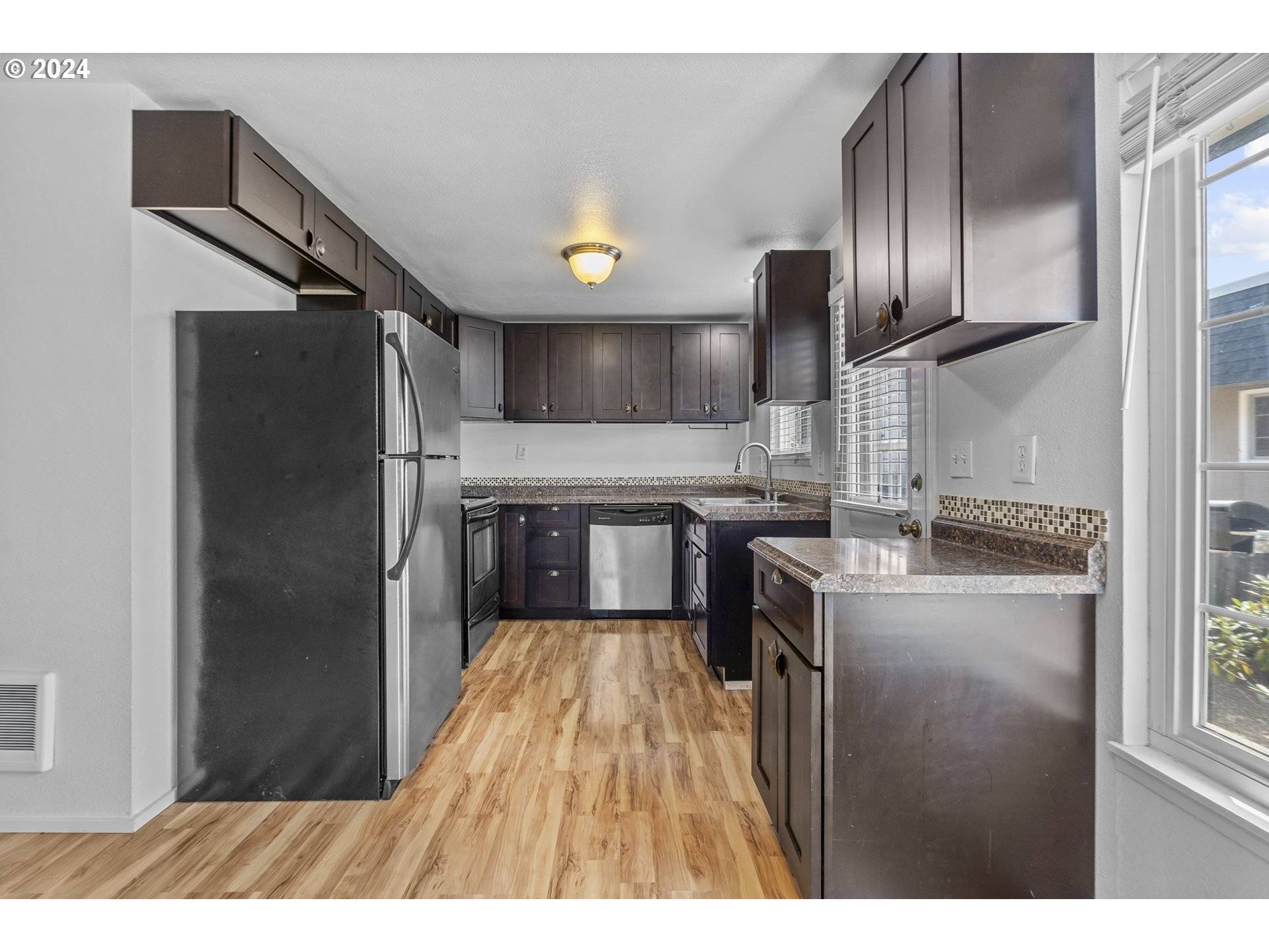 Salem, OR 97305,3584 NE CHIEFS CT #15