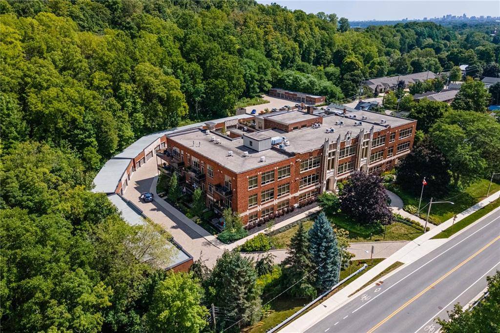 397 King Street W #215, Dundas, ON L9H 1W9