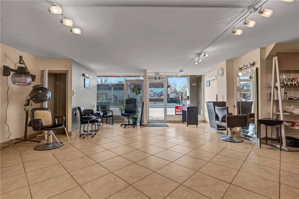 Hamilton, ON L8H 3Z1,70 OTTAWA Street N