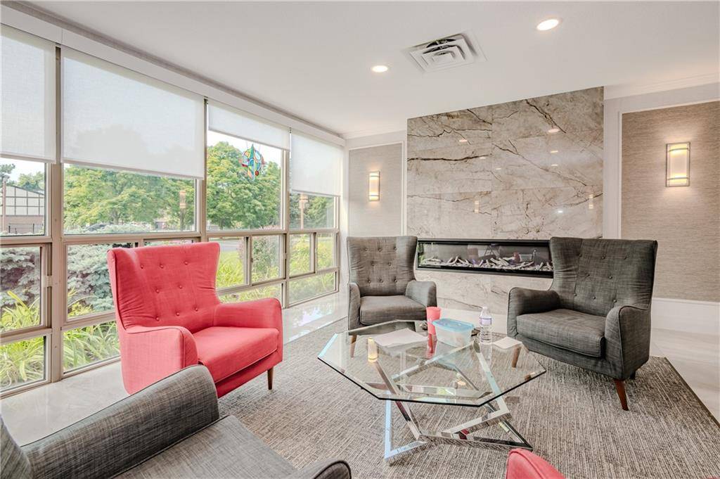 5090 PINEDALE Avenue #503, Burlington, ON L7L 3V8