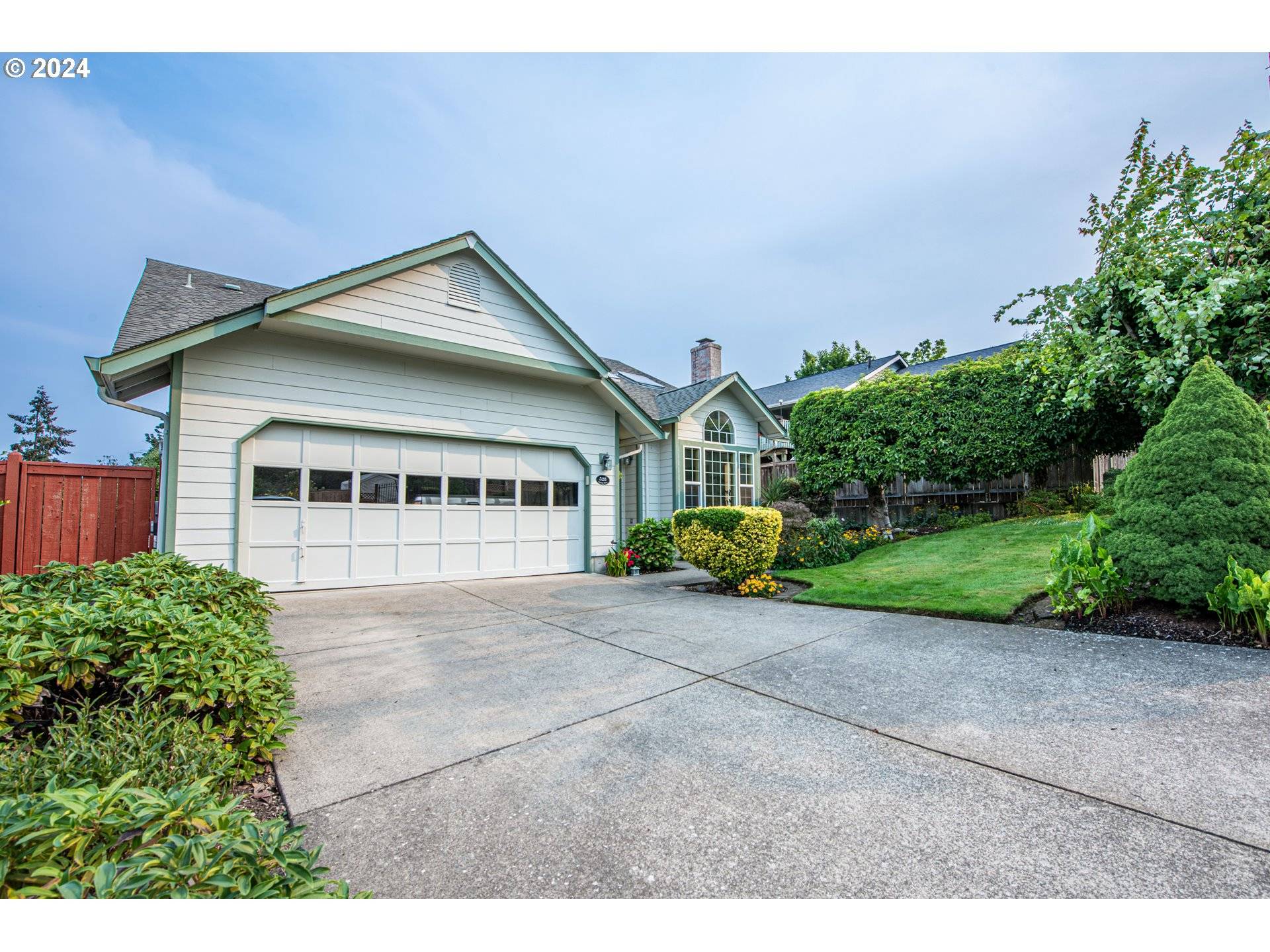 Springfield, OR 97477,528 GRANITE PL