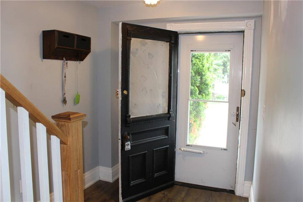 574 CLARK Avenue, Burlington, ON L7S 1N8