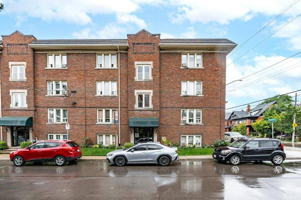 2 VINELAND Avenue #9, Hamilton, ON L8M 1R4