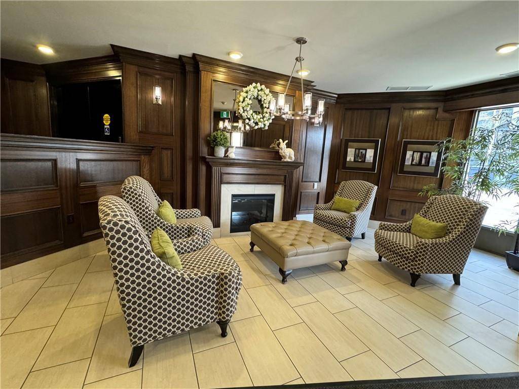 1237 NORTH SHORE Boulevard #404, Burlington, ON L7S 2H8
