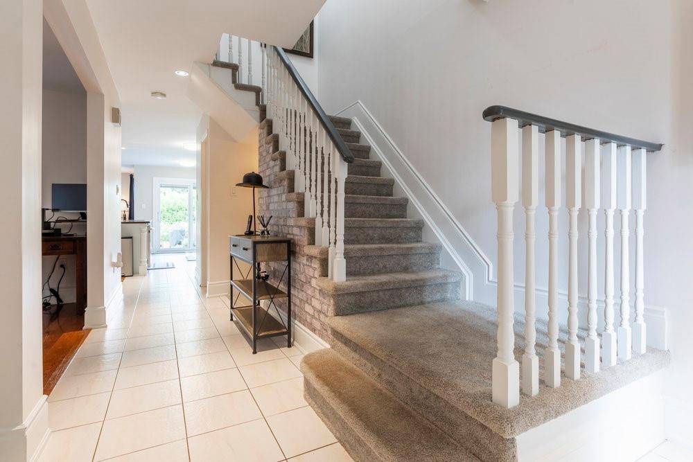 35 BANBURY Drive, Ancaster, ON L9K 1H8
