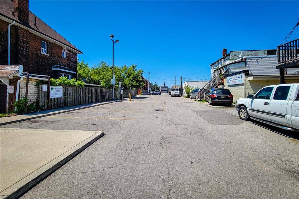 Hamilton, ON L8L 3E5,1052 BARTON Street E #2