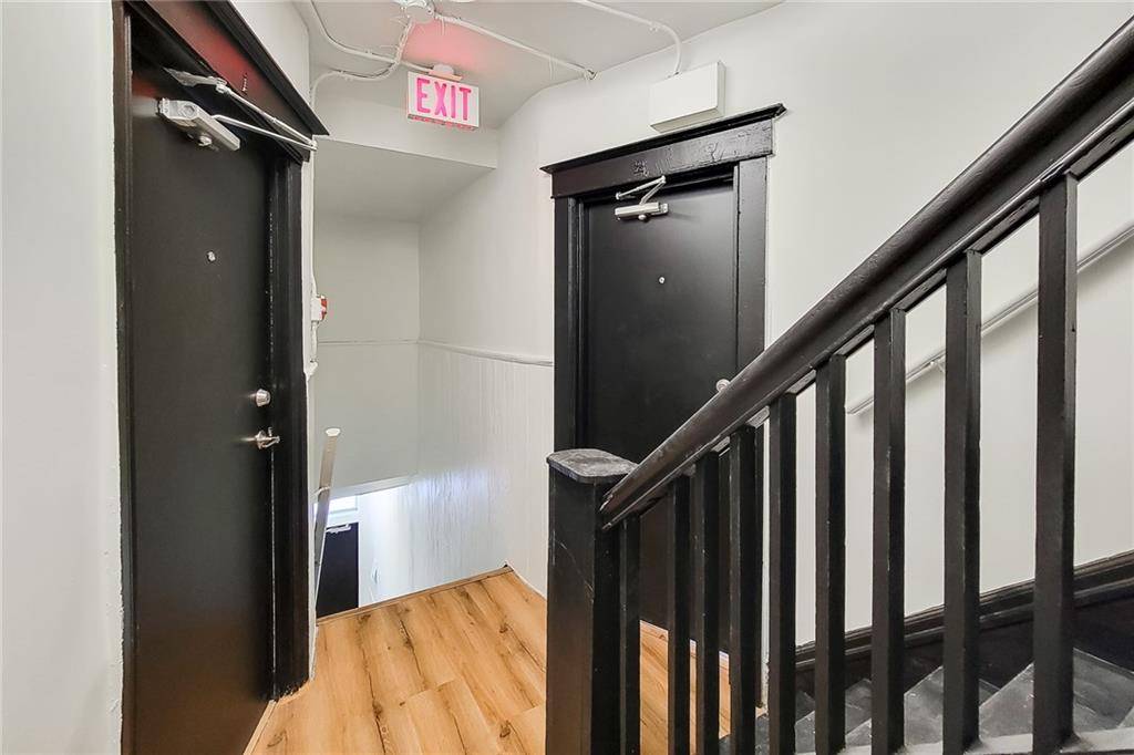 Hamilton, ON L8L 3E5,1052 BARTON Street E #2