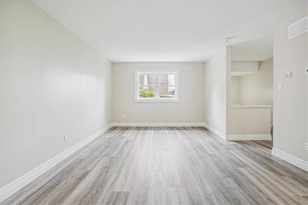 38 Viewpoint Avenue, Hamilton, ON L8V 2S5