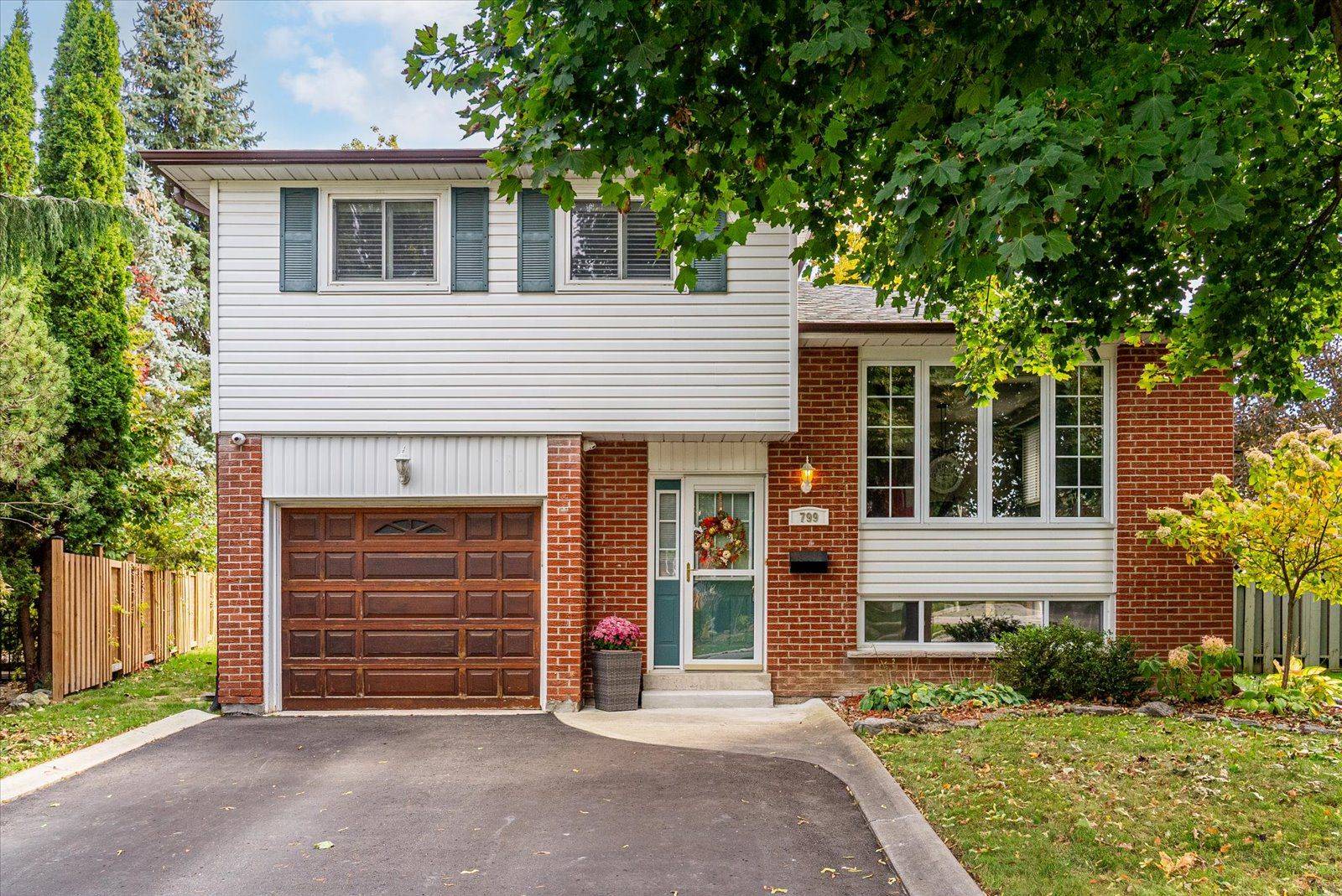 Oshawa, ON L1G 6V6,799 Rodney CT