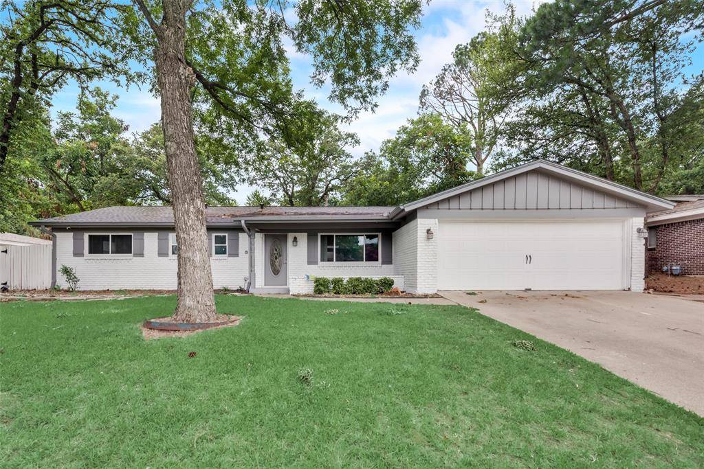 Hurst, TX 76053,709 Bedford Court W