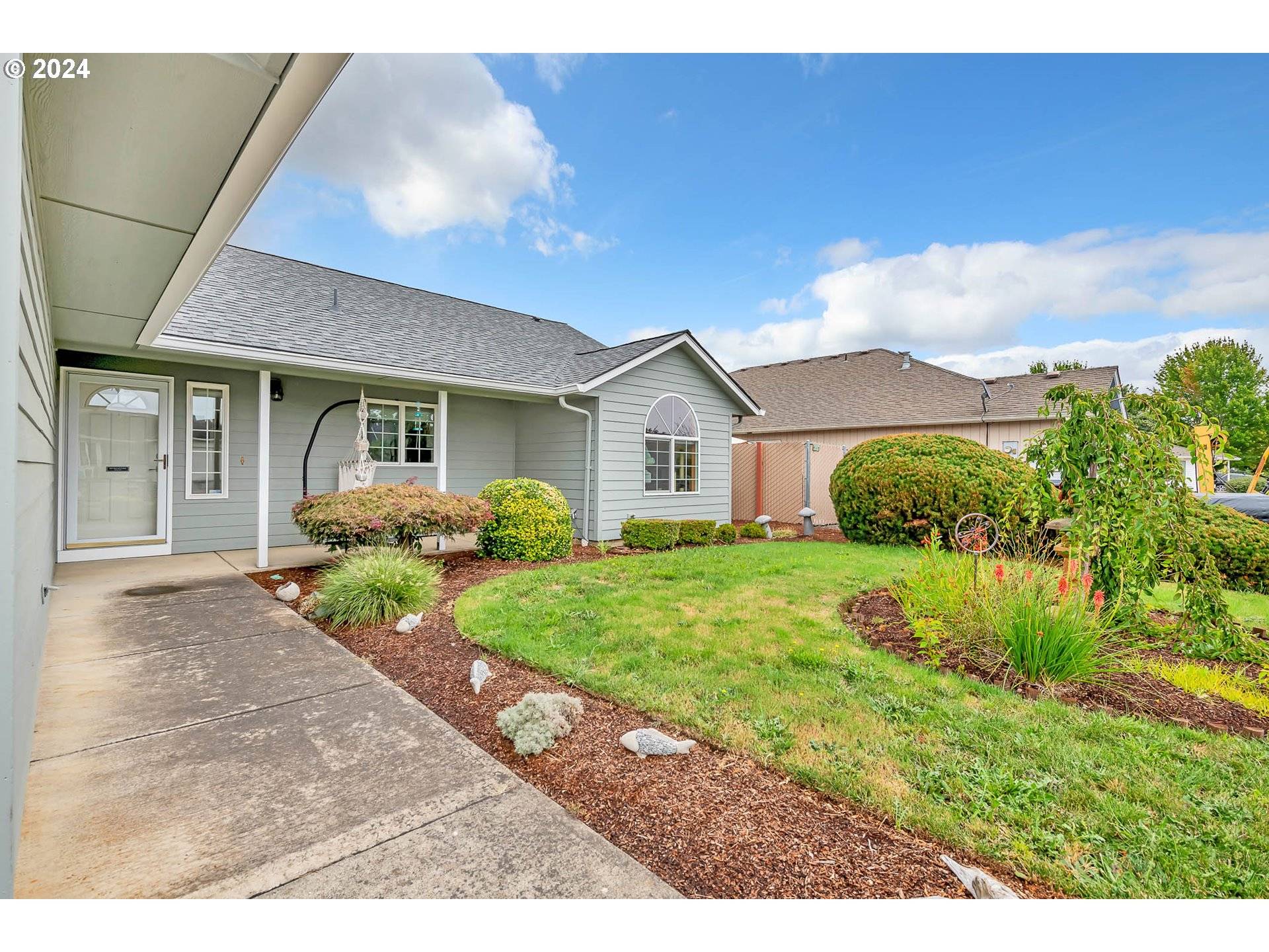 Salem, OR 97305,4861 NE SAUNTER LOOP