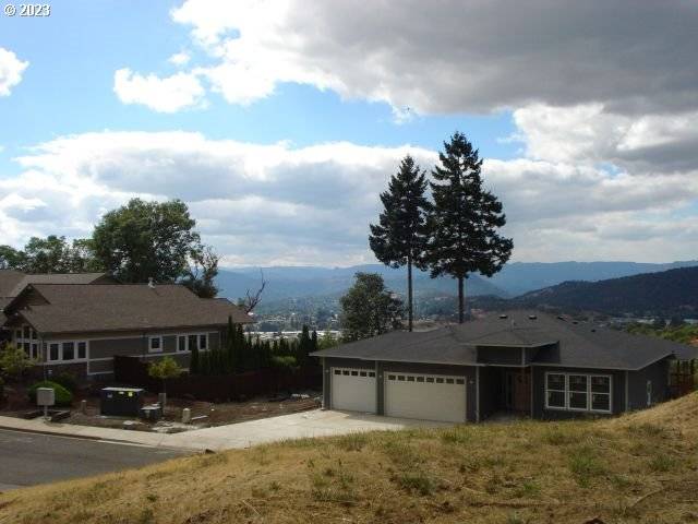 Roseburg, OR 97470,1710 NE REAGAN DR