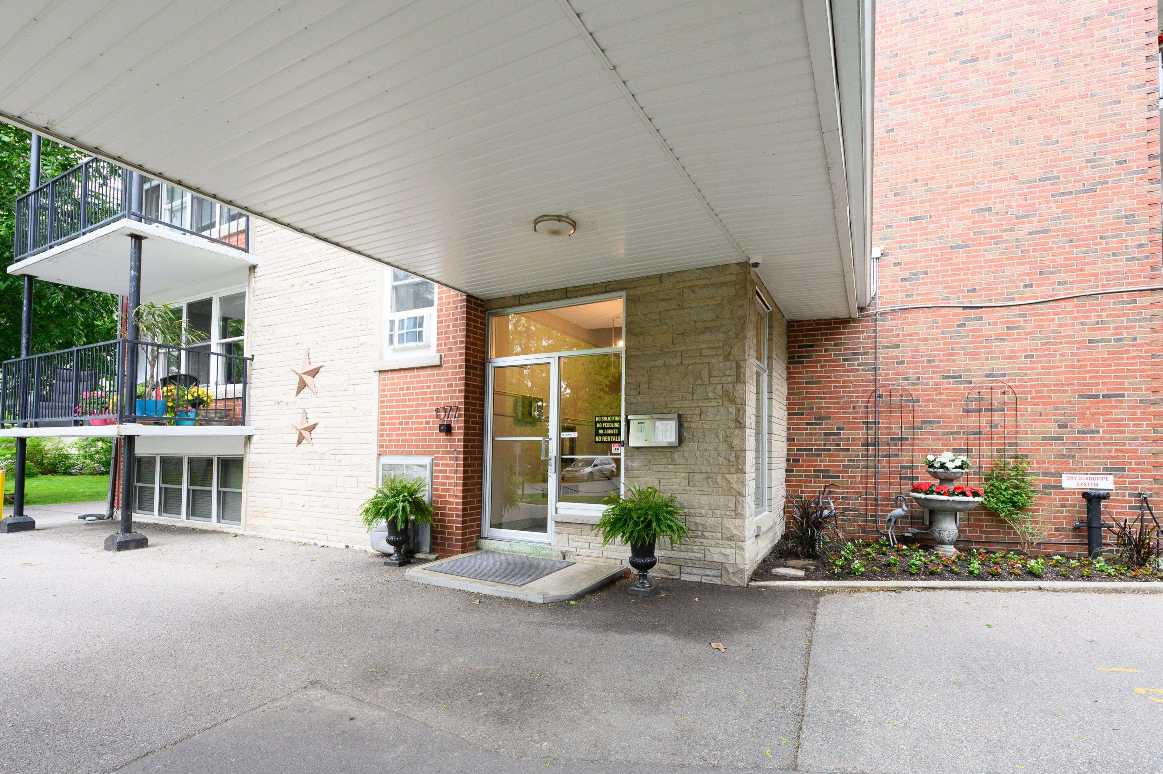 Burlington, ON L7S 1B1,1377 Lakeshore RD #207