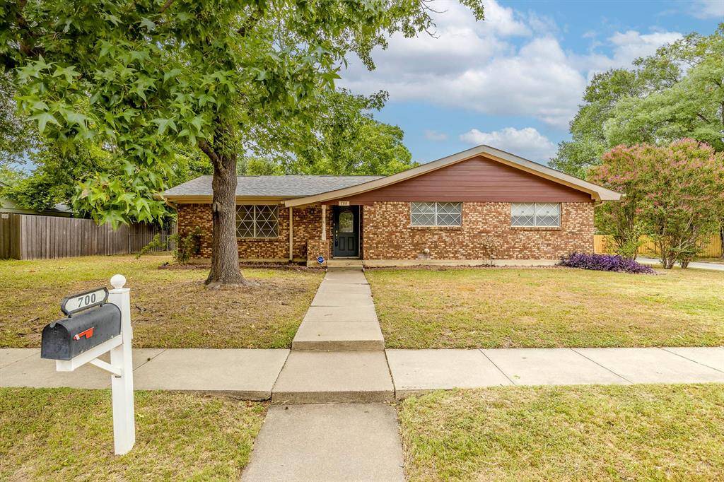 Hurst, TX 76053,700 Oakwood Avenue