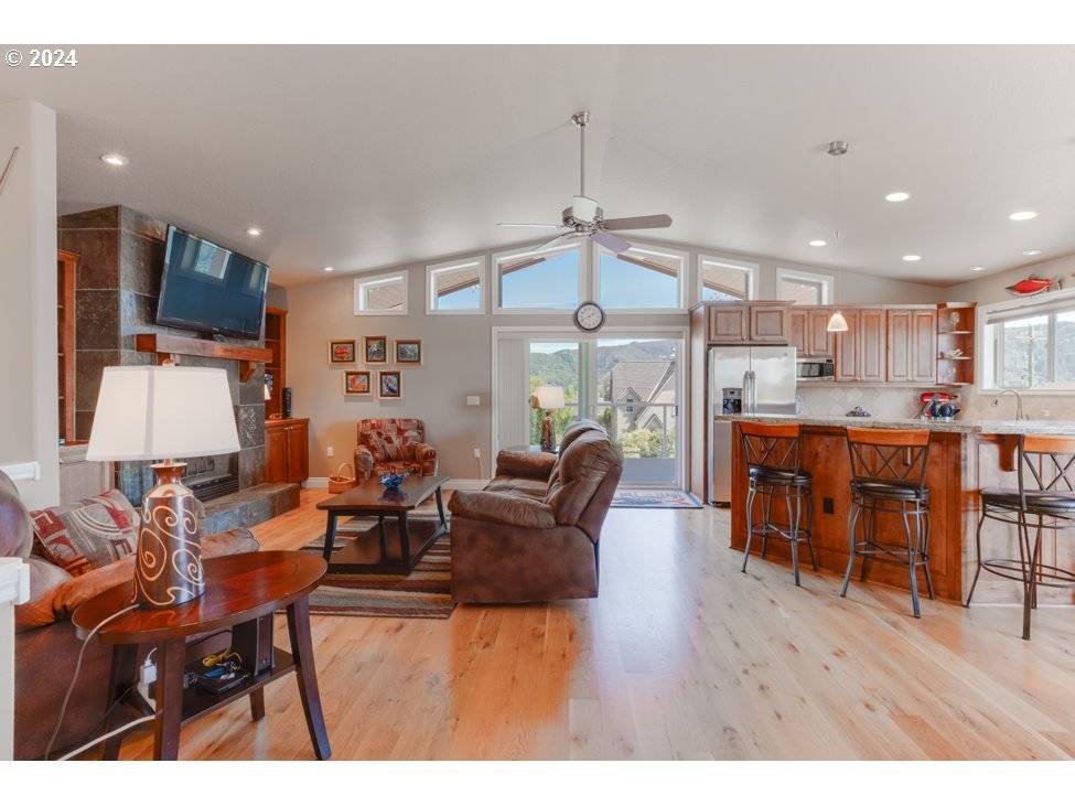 Garibaldi, OR 97118,303 8TH ST