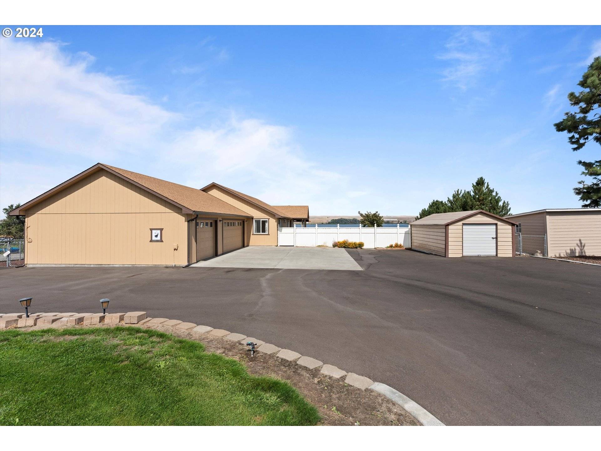 Umatilla, OR 97882,28479 SOUTHSHORE DR