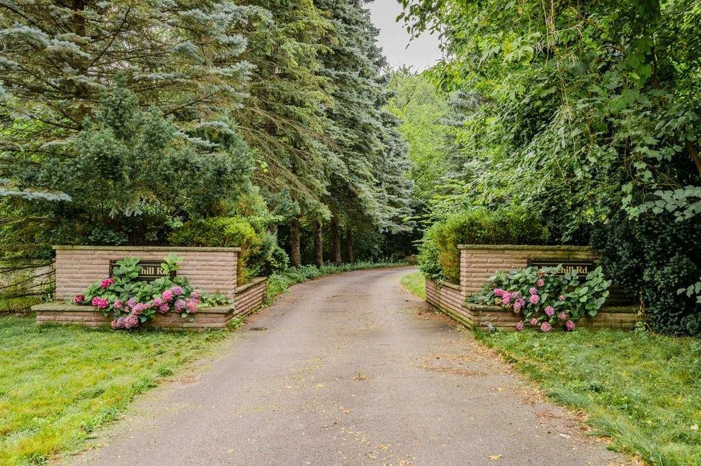 Toronto, ON M9A 4N1,3 EDGEHILL Road