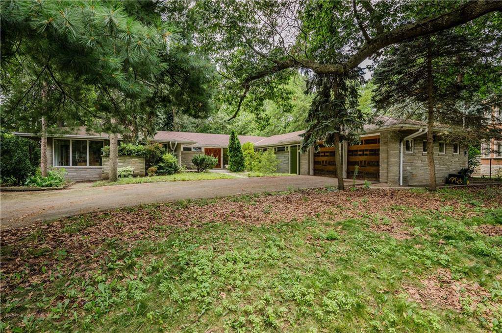 Toronto, ON M9A 4N1,3 EDGEHILL Road