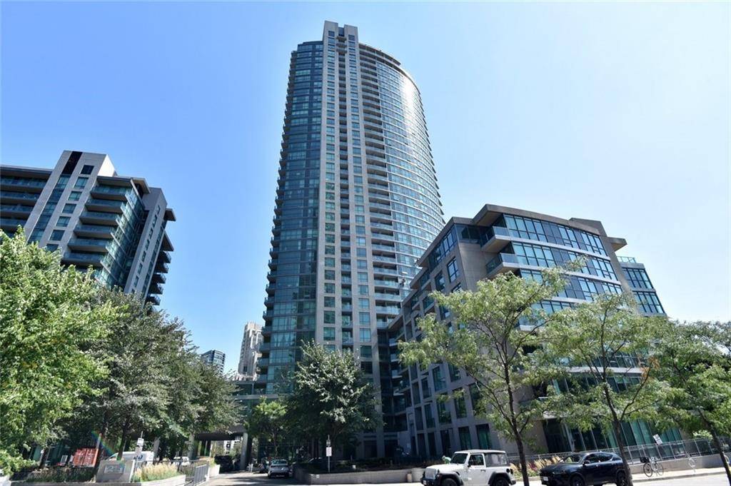 Toronto, ON M5V 4A2,215 Fort York Boulevard #210