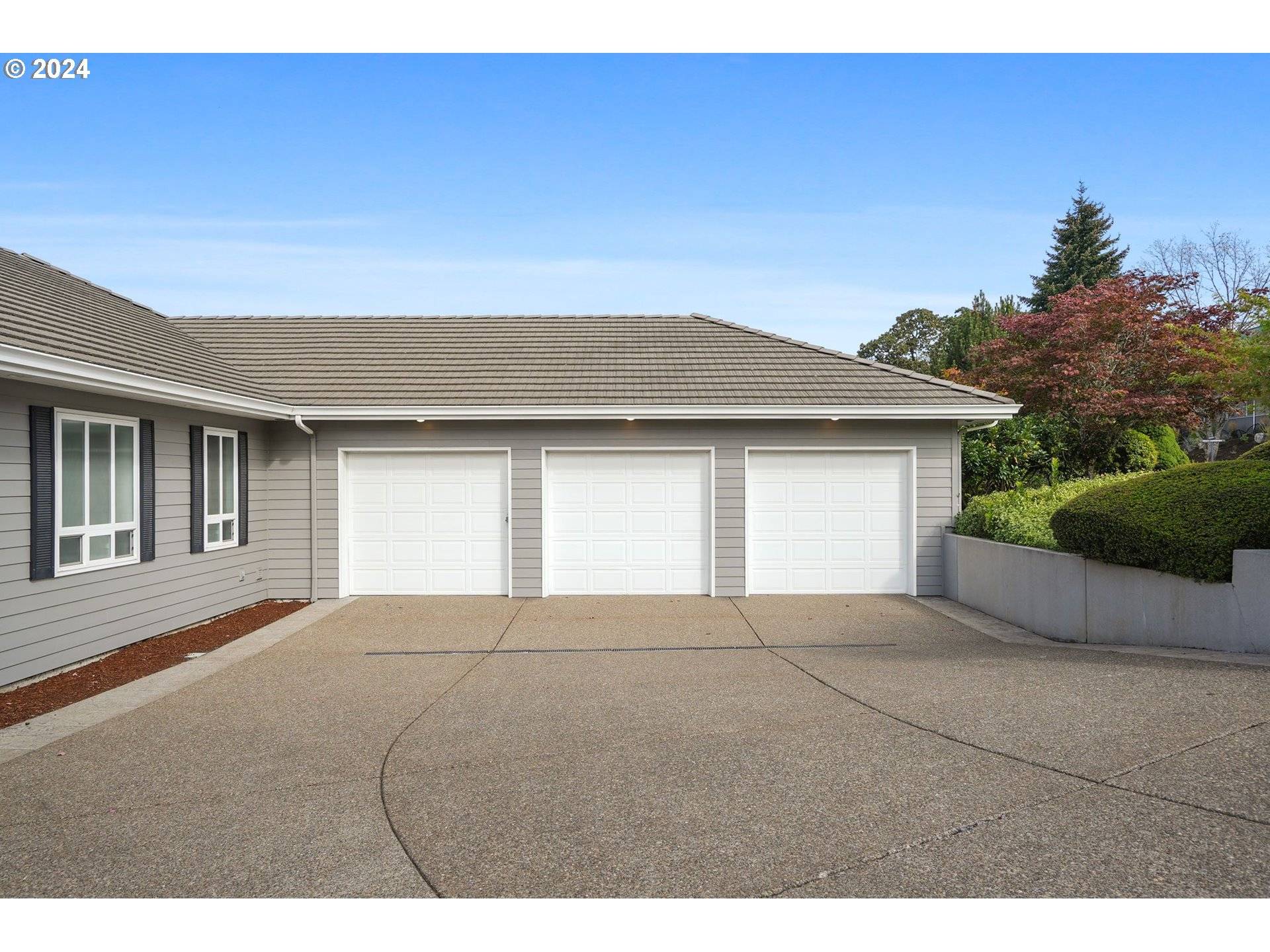 Salem, OR 97302,2467 Crestmont CIR