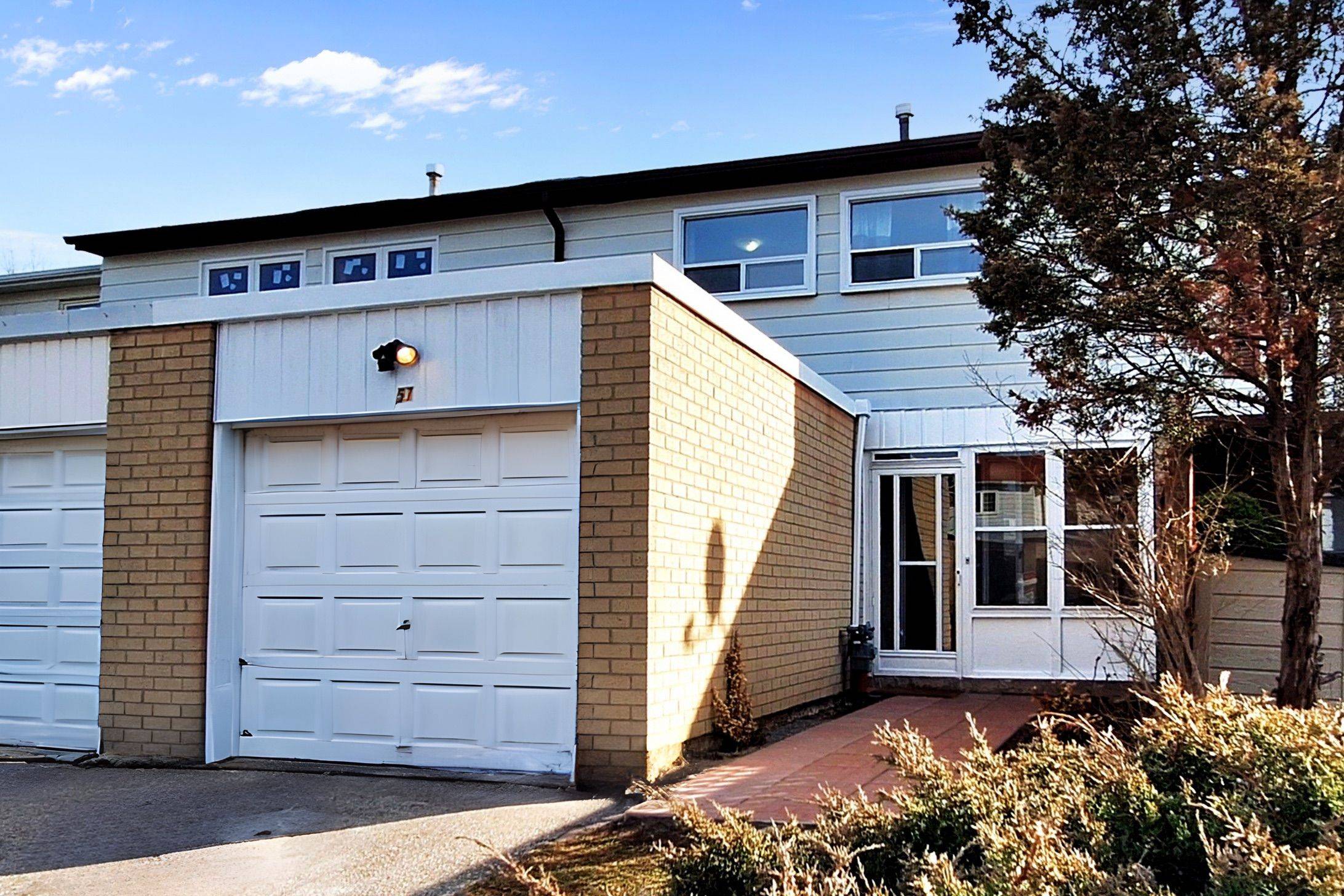 Toronto E11, ON M1B 1J5,57 McClure CRES