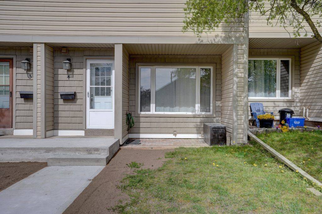 Kitchener, ON N2P 1K7,15 Green Valley DR #4