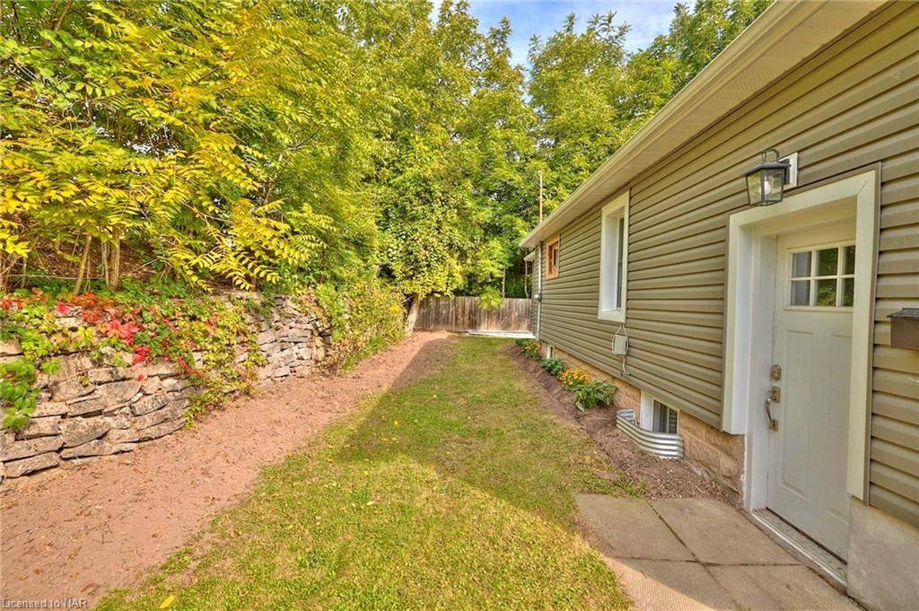 Niagara Falls, ON L2E 6E9,5351 DRUMMOND (HOME LOCATED ON BELLEVUE ST) RD