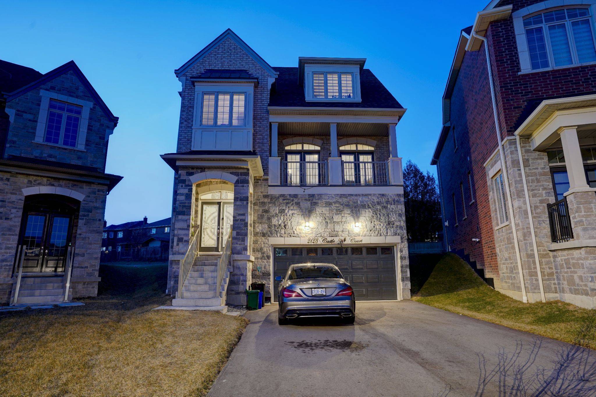 Pickering, ON L1X 1Z1,2128 Castle Hill CT