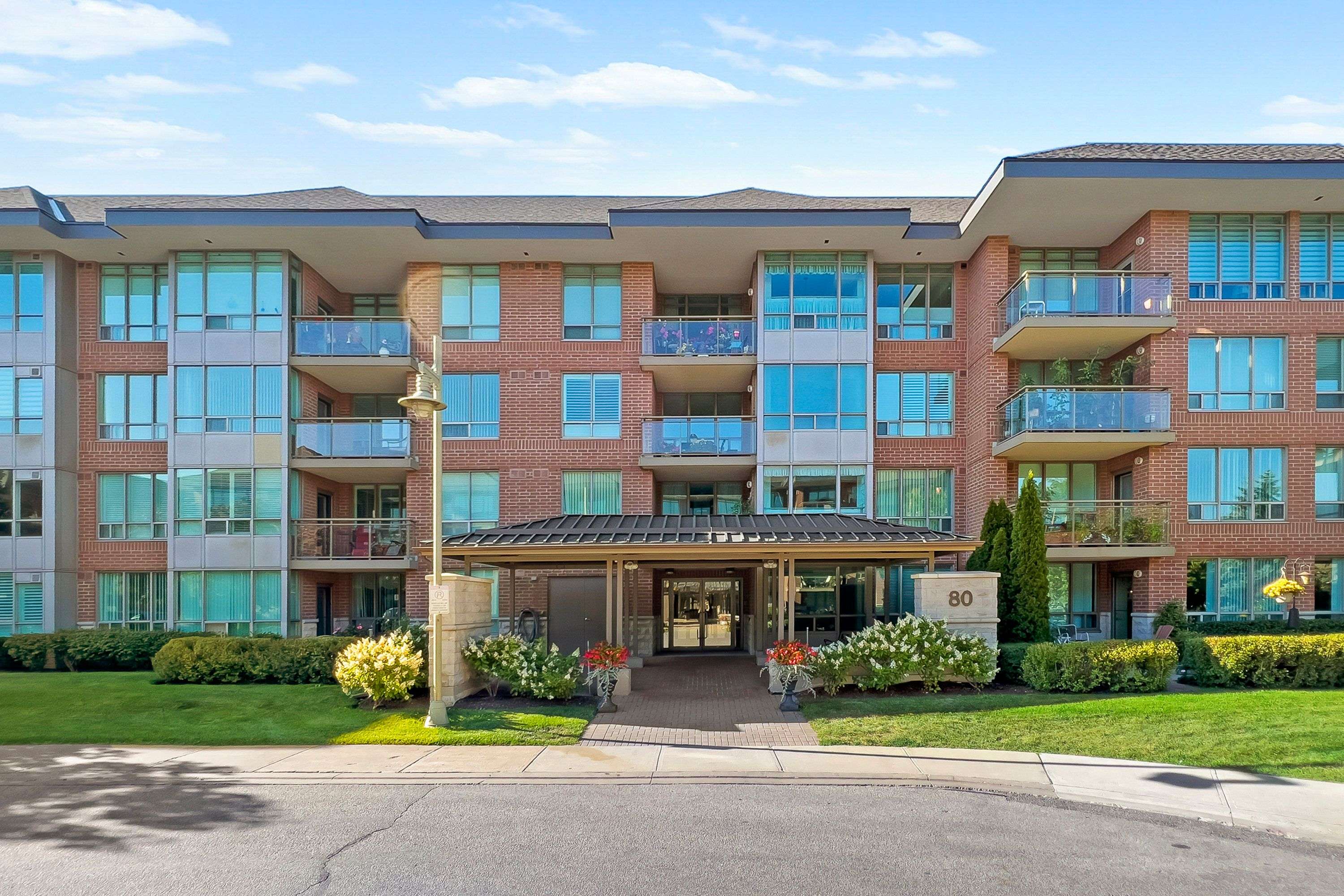 Markham, ON L6E 1B8,80 The Boardwalk WAY #A126