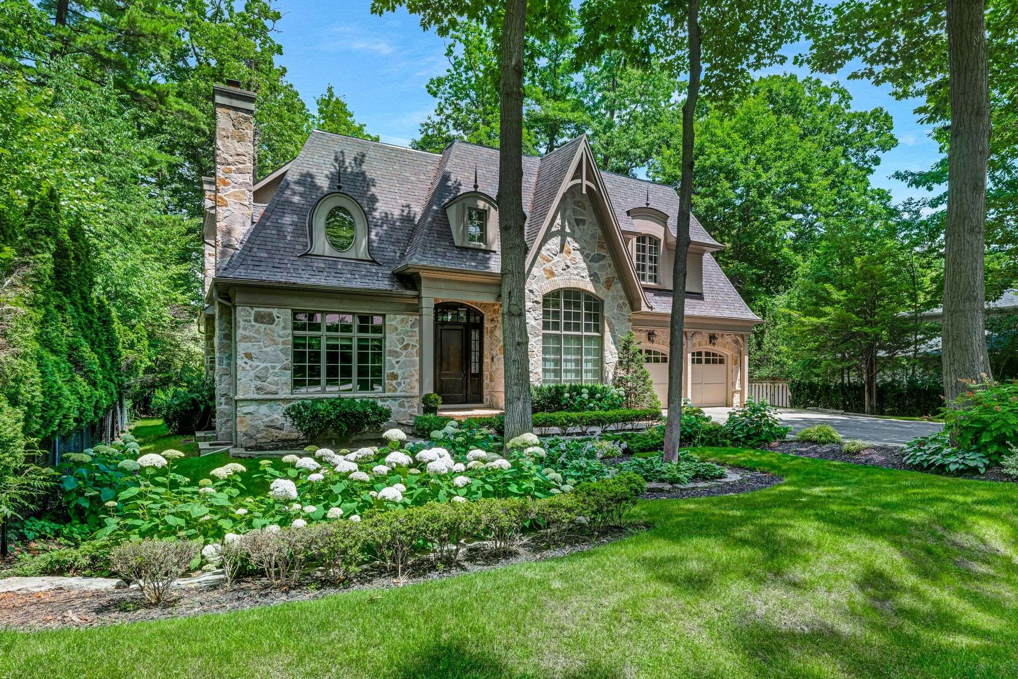 Mississauga, ON L5J 3B6,1177 Whiteoaks AVE