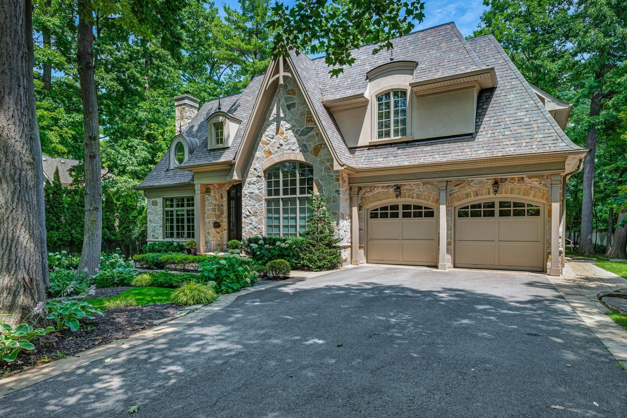 Mississauga, ON L5J 3B6,1177 Whiteoaks AVE