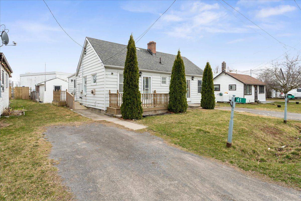 Prince Edward County, ON K8N 4Z1,45 Ridley ST