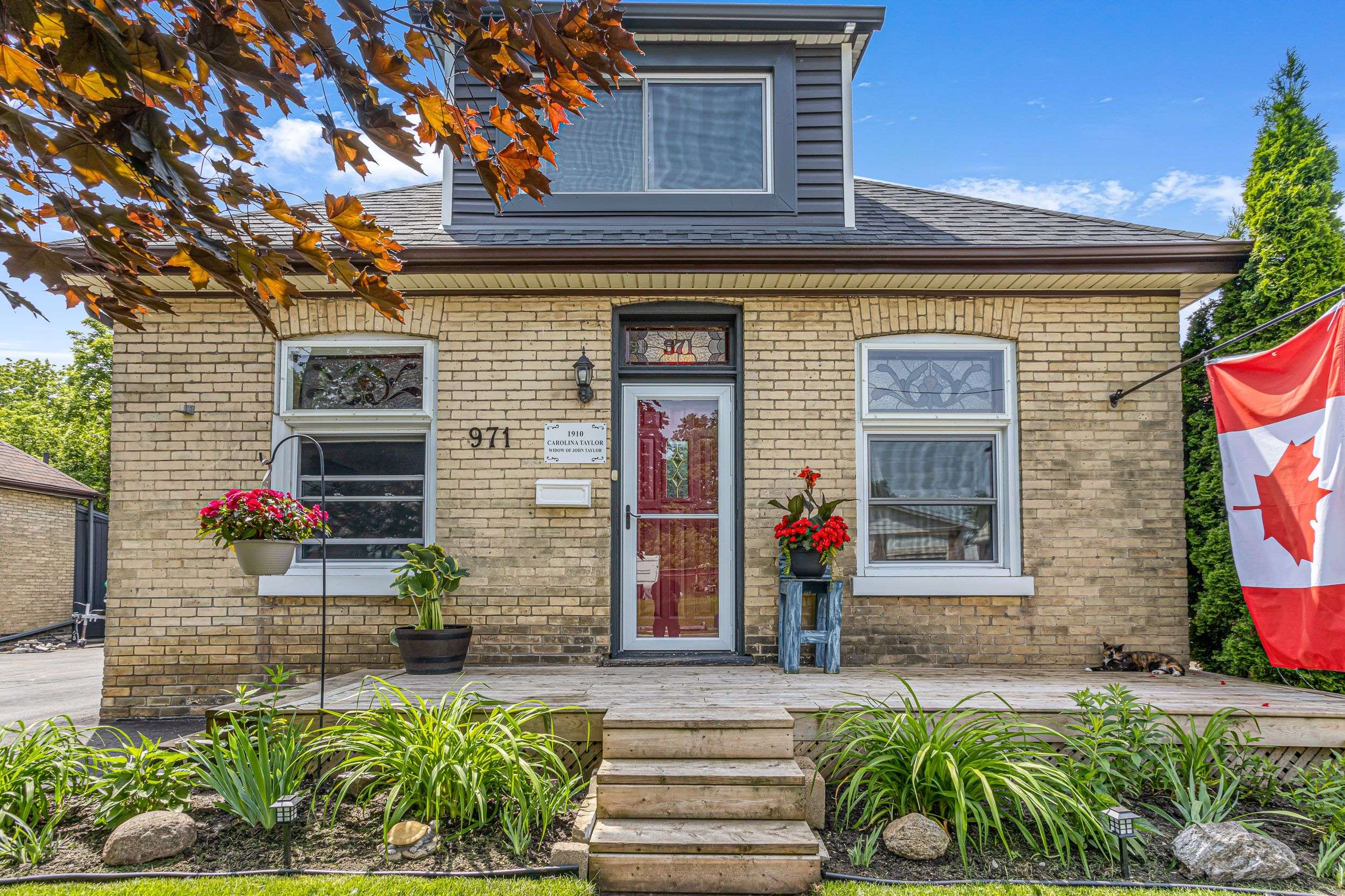 London, ON N5Z 1M1,971 Hackett ST