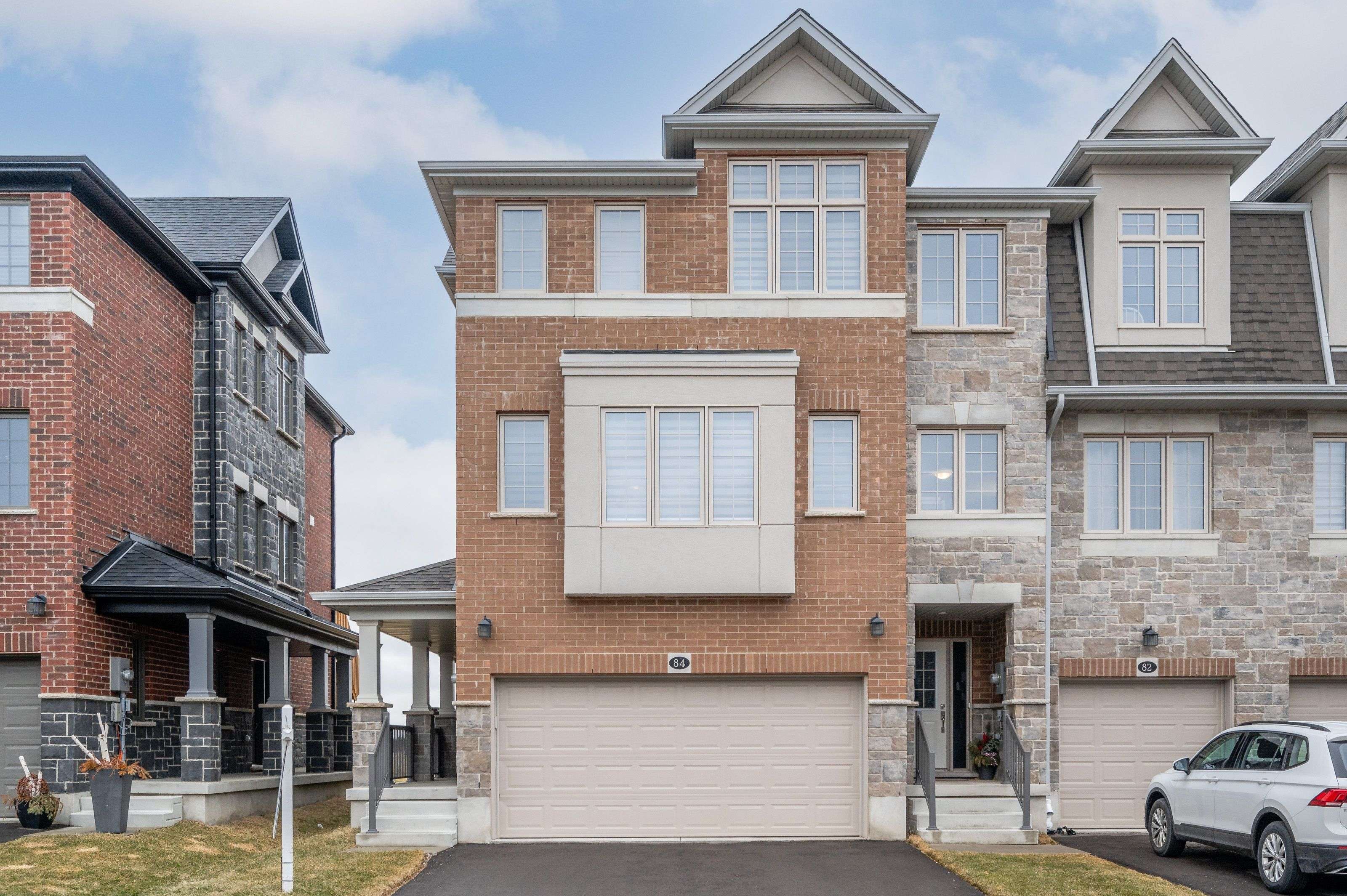 Kitchener, ON N2P 2Y9,84 Monarch Woods DR