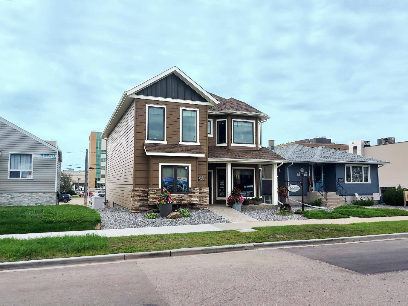 Red Deer, AB T4N 2E7,4829 53 ST