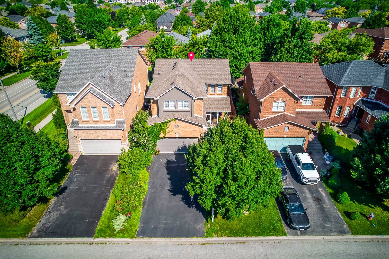 Oakville, ON L6M 3P4,2213 Rosemount CRES