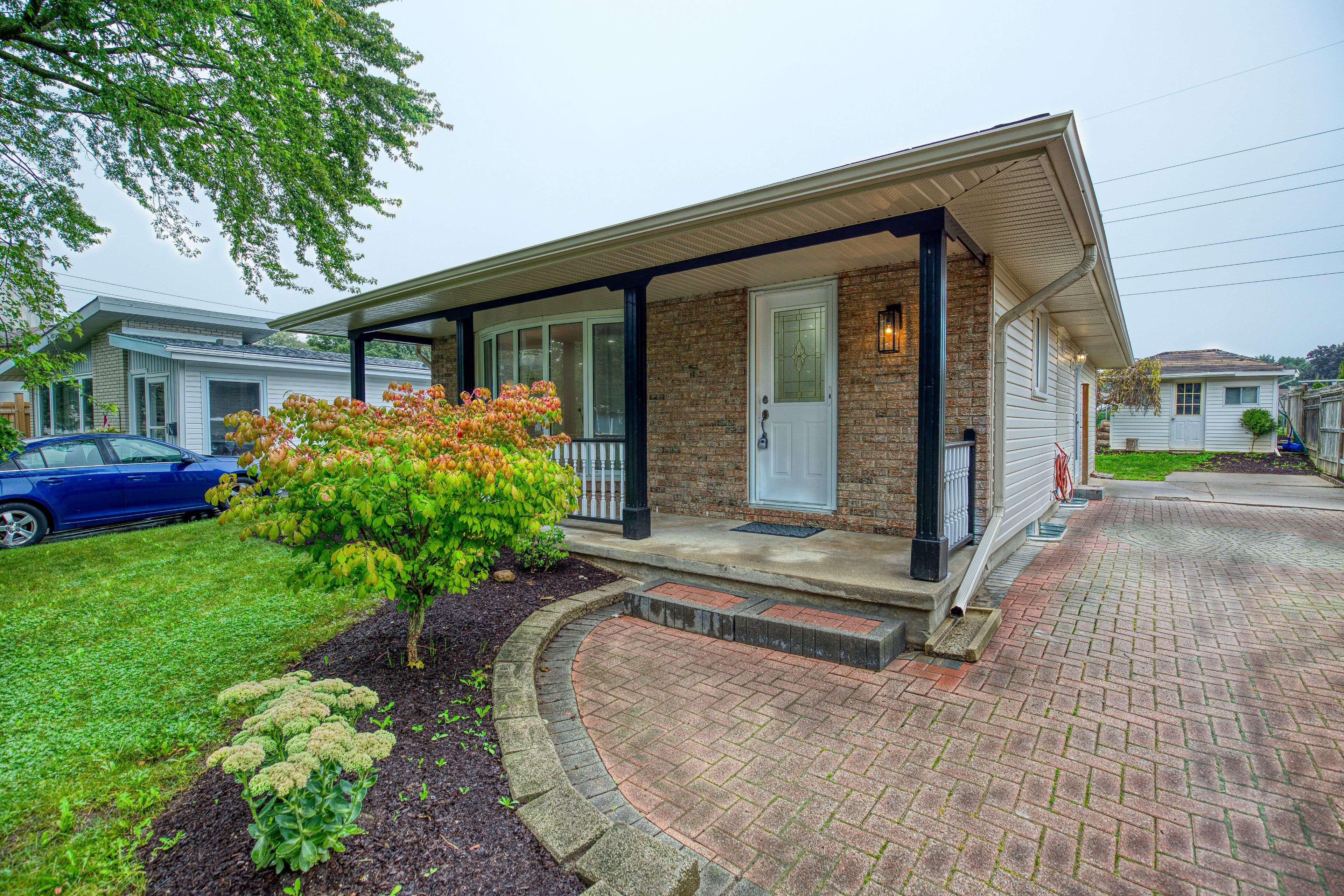 Kitchener, ON N2E 1M7,182 Selkirk DR