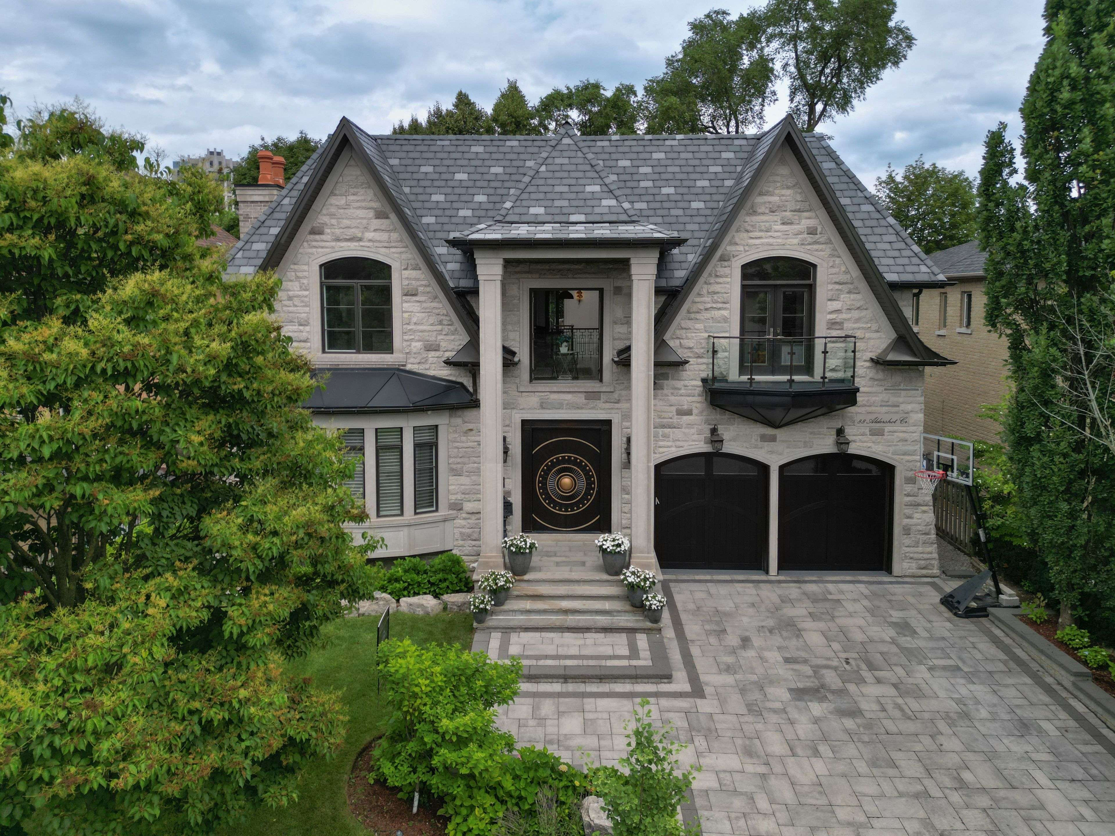 Toronto C12, ON M2P 1M1,88 Aldershot CRES