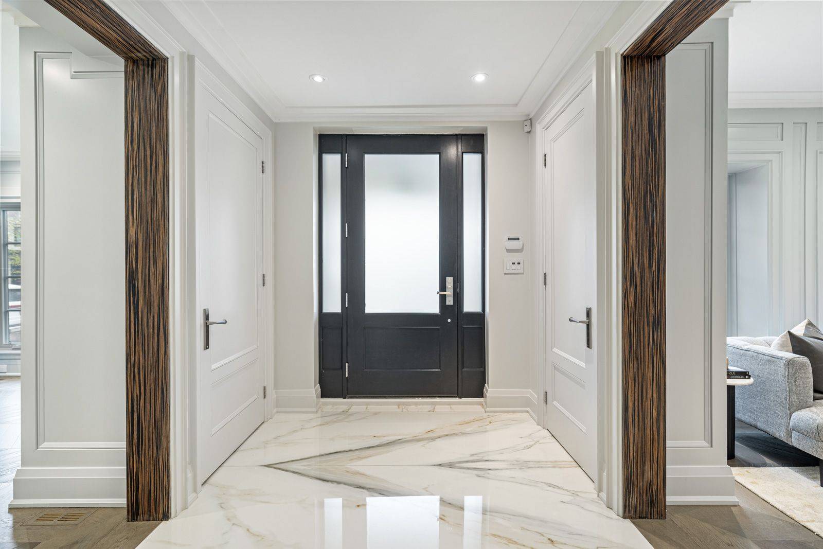 Toronto C03, ON M5P 2P2,208 Dunvegan RD